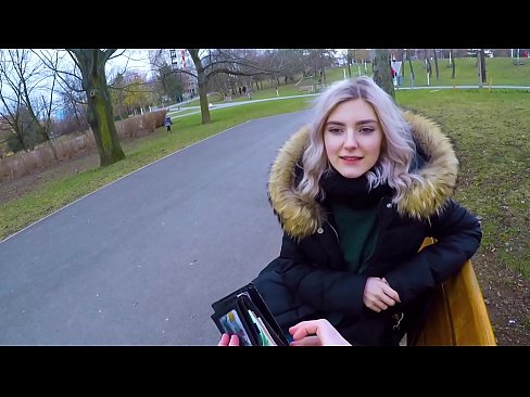 ❤️ Sluk 'n vreemdeling se warm kom vir geld - blowjob in the park deur Eva Elfie ️ Russiese pornografie by ons